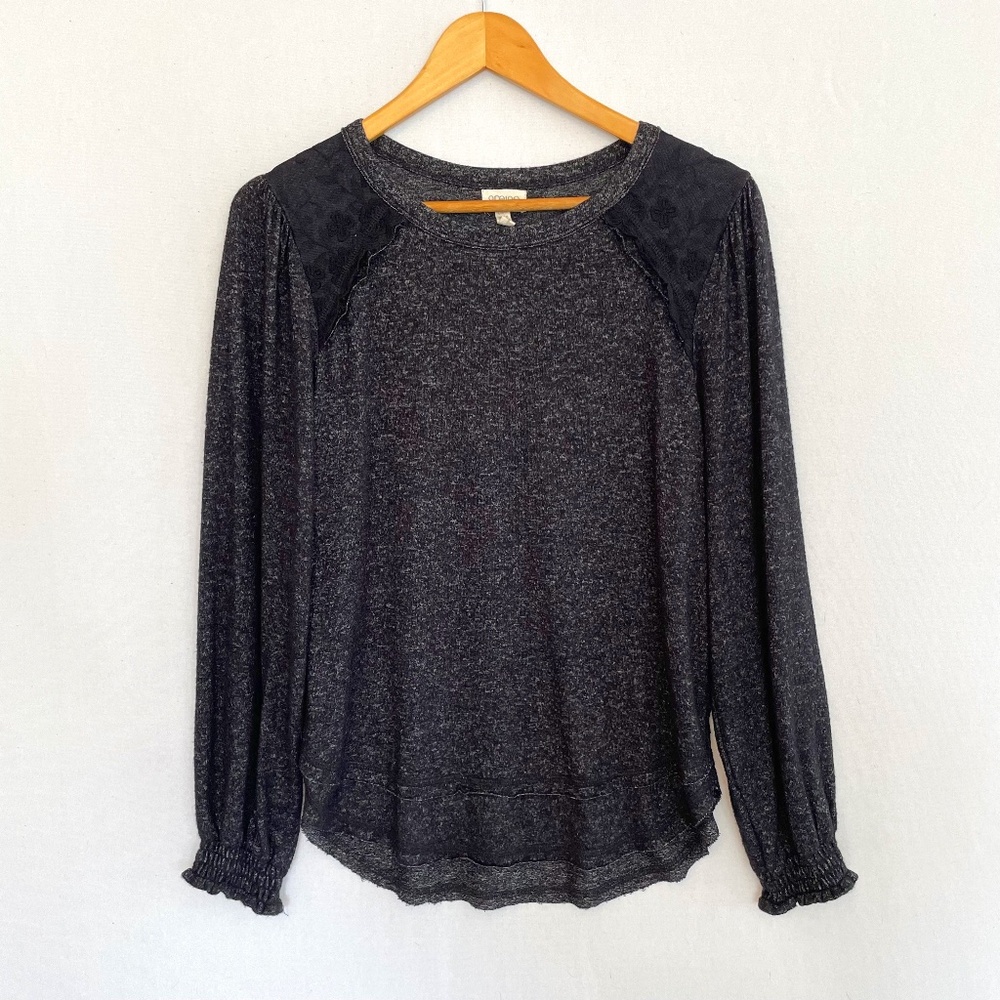 GREIGE Large Lightweight Lace Accent Heathered Black White Long Sleeve Top